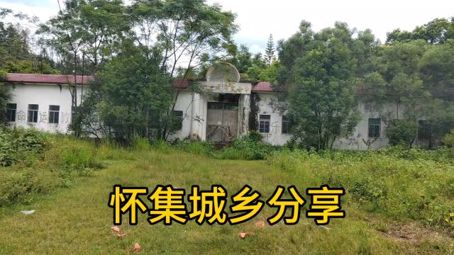 在怀集冷坑三坑水库旁发现一座废弃的学校:三洲吉祥希望小学,有人知道是什么时候撤掉的吗?#废弃学校 #怀集城乡分享 #助力乡村振兴