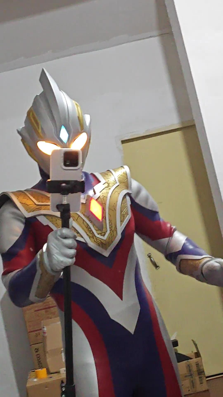 特利迦奥特曼晒自拍了