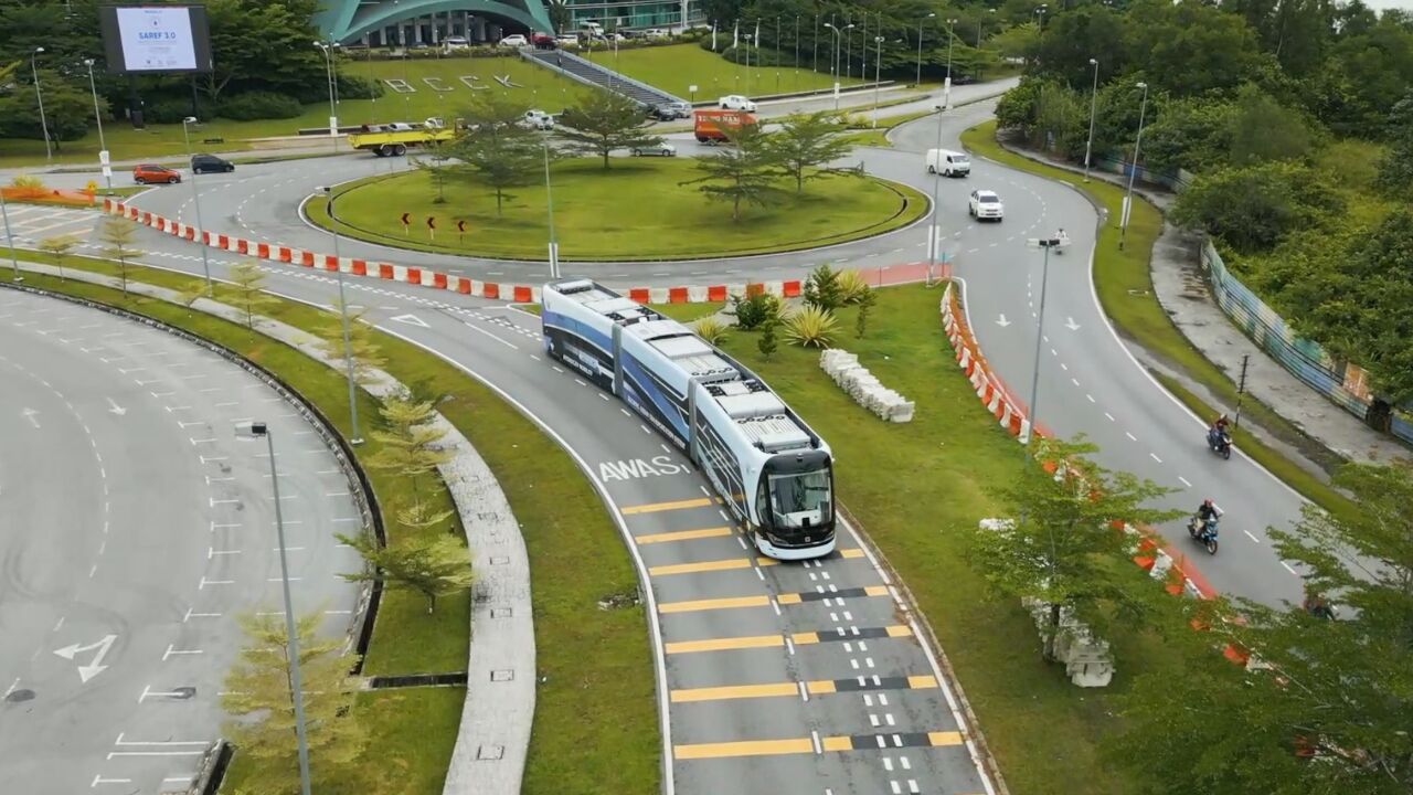 中企研发氢能源智轨电车在马来西亚试跑