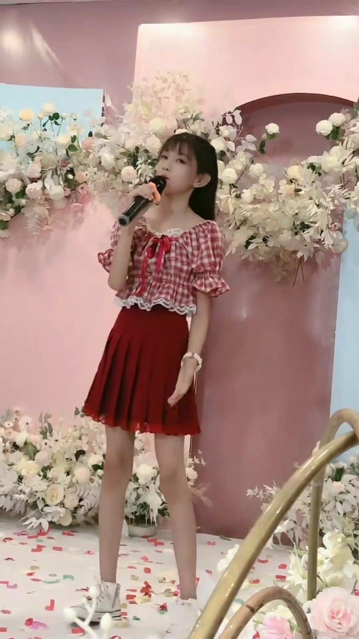 童模宋小睿翻唱《爱存在》,高潮部分一开口,我就彻底被她惊艳了