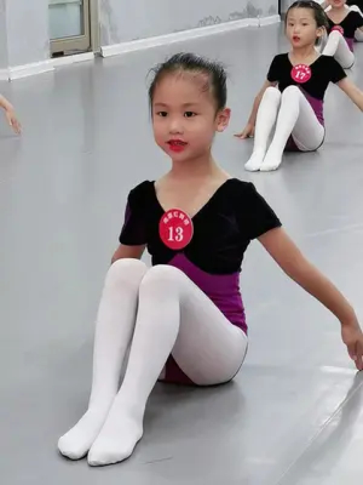 勾绷脚#中国舞 #舞蹈课堂随拍 #学舞蹈的女孩 #跳舞 #考级