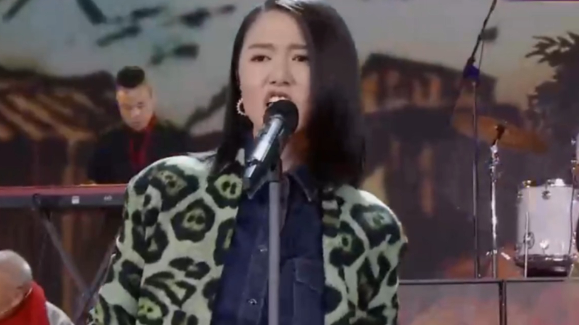 歌曲《华阴老腔一声喊》,谭维维声腔刚直高亢,粗犷豪放