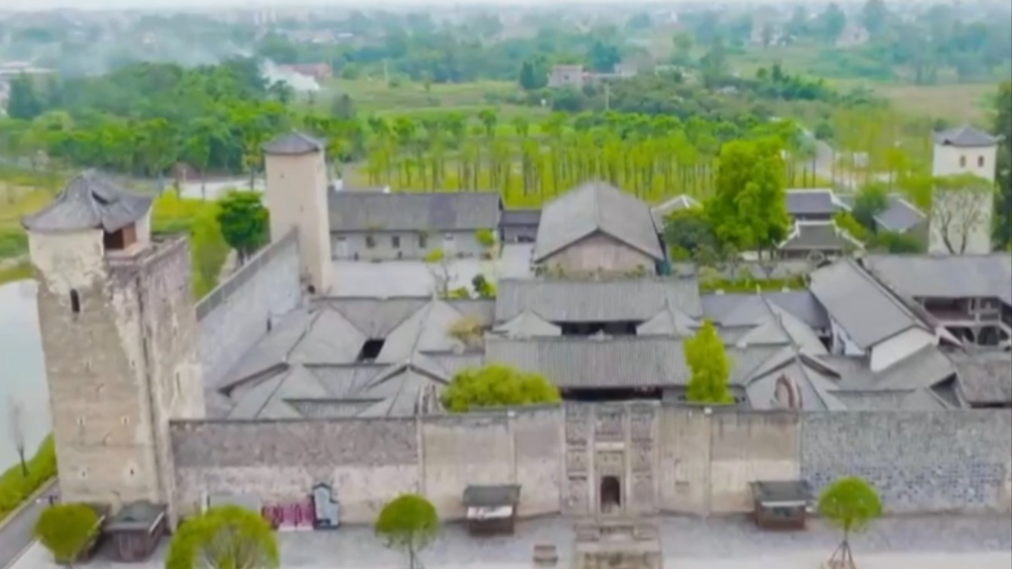 屈氏庄园始建于清代嘉庆年间,整个建筑气势恢宏,一直留存至今