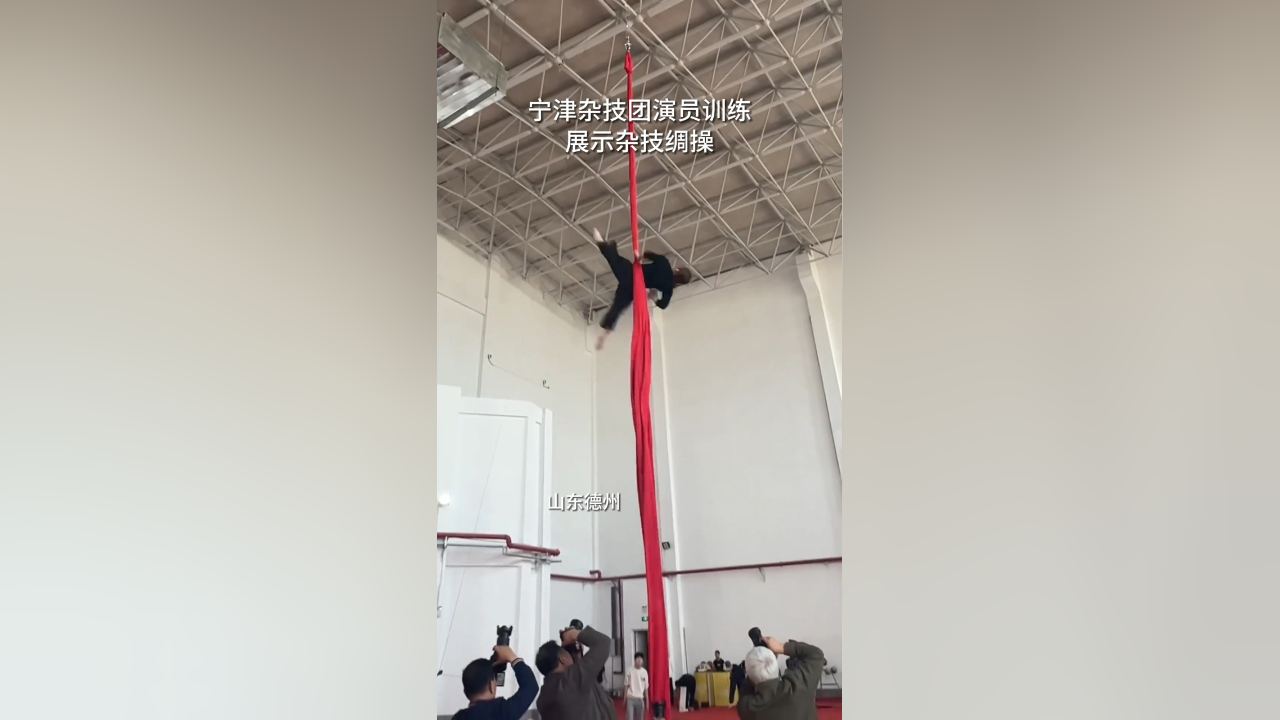杂技演员训练有多惊险?网友:看着就腿软