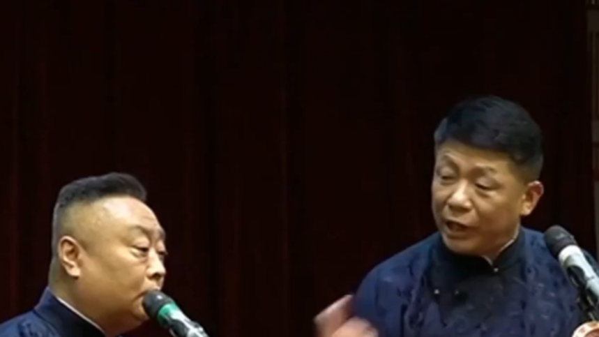 张新东现场指导李松涛唱歌,不料李松涛直接跑调,竟唱串了