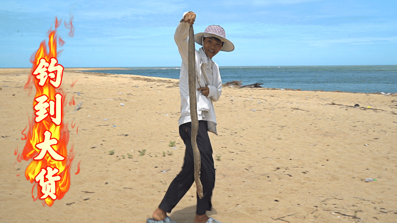 阿壮跟着小舅子海钓,没想到小舅子直接钓到大猛货,阿壮眼红了
