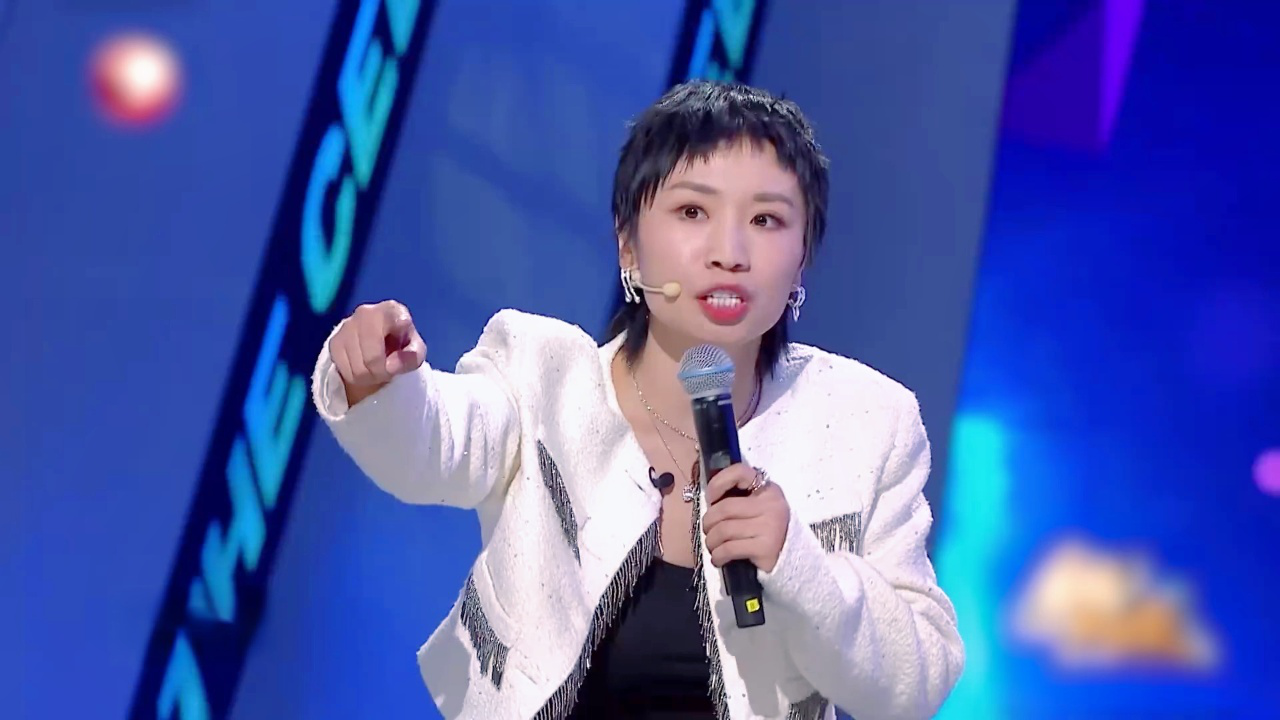 爆梗脱口秀丨小鹿模仿家长让小孩表演节目太真实,压迫感拉满