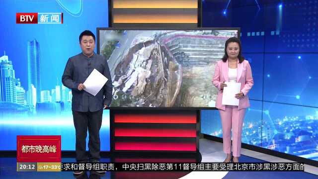 广西南宁:一路面大面积坍塌 住建局等部门现场处置