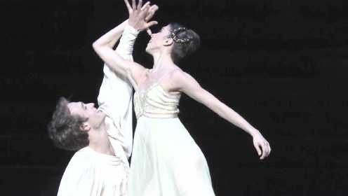 英皇芭蕾精彩演出片段《罗密欧与朱丽叶》阳台双人舞，这就是顶级演员的默契！