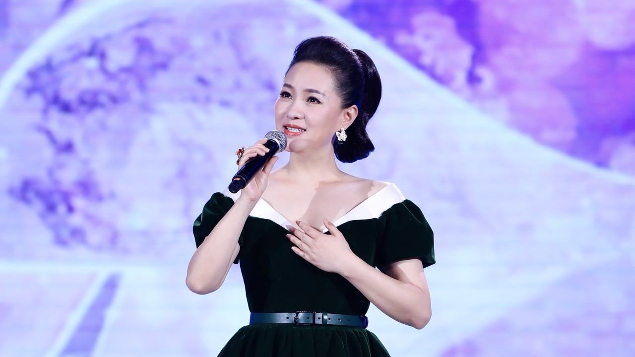 雷佳温暖献唱《明月千里寄相思》,美好歌声传递相思浓情_综艺_高清