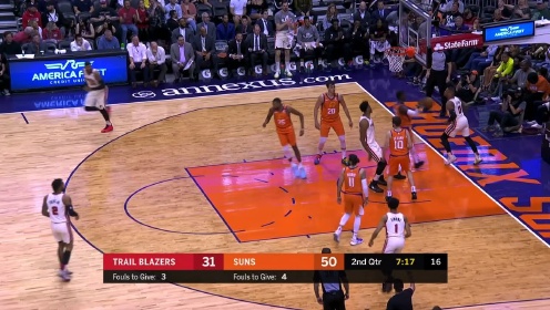 《NBA全场集锦》终于打进本场首球！利拉德疾速杀向禁区滑翔上篮