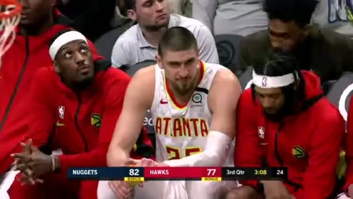 《NBA全场回放》【原声回放】掘金vs老鹰第3节 雷迪什直捣龙潭双手滑翔炸筐