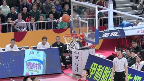 《CBA全场集锦》乱战之中看将军 马丁人群杀出滑翔暴扣势大力沉