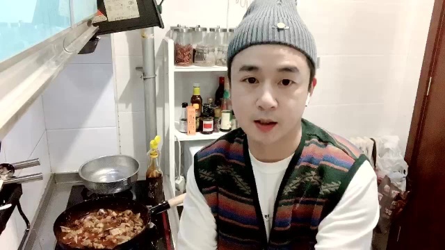 《新世界》"小耳朵"黄澄澄宅家做饭全程直播,手艺太棒