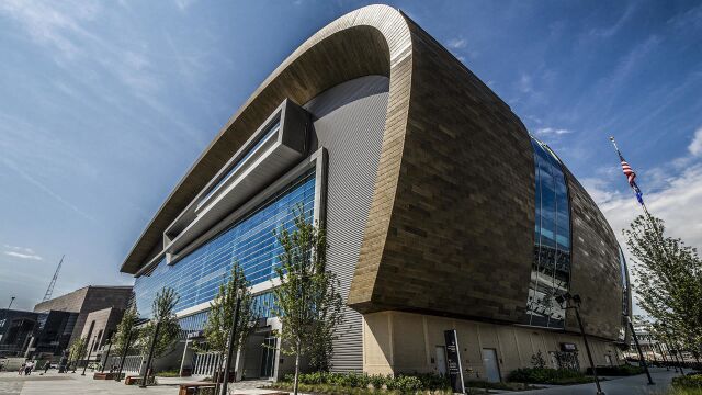 团队状态真的好!欣赏19年雄鹿首次在费哲论坛球馆公开赛混剪