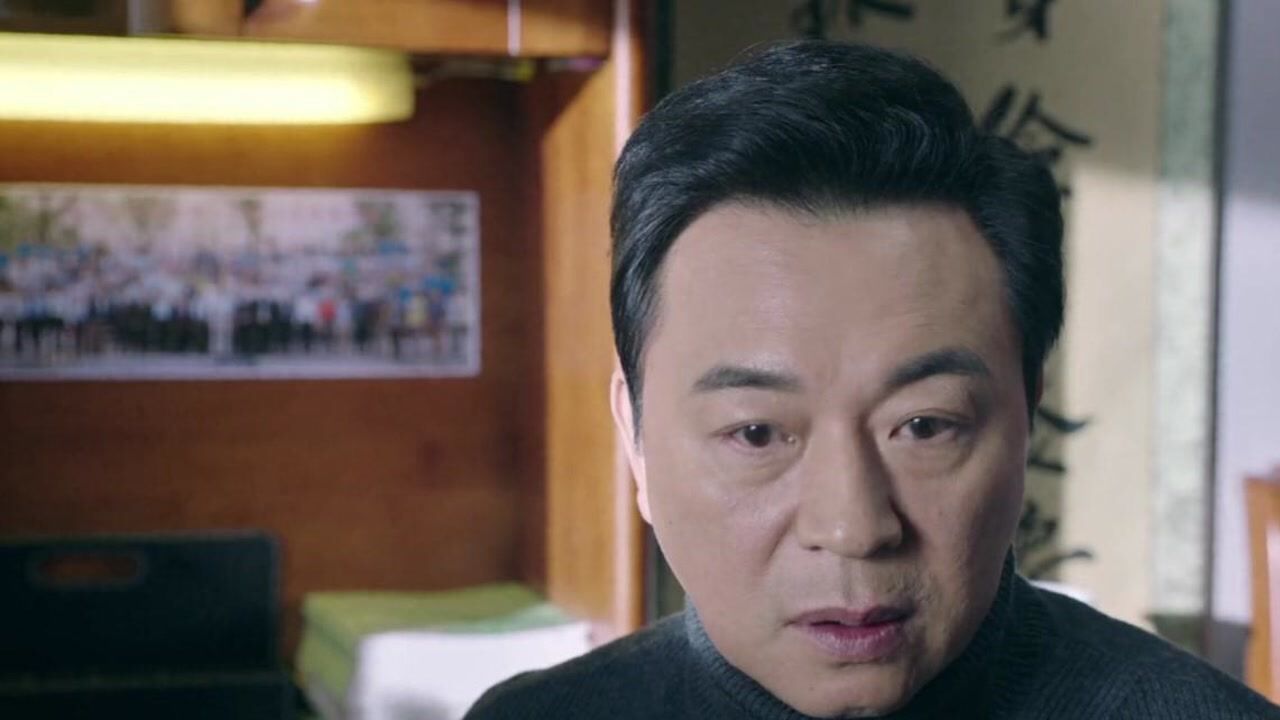 《什刹海》第5集02:庄志斌送庄志存价值两万元的手表,其目的是什么