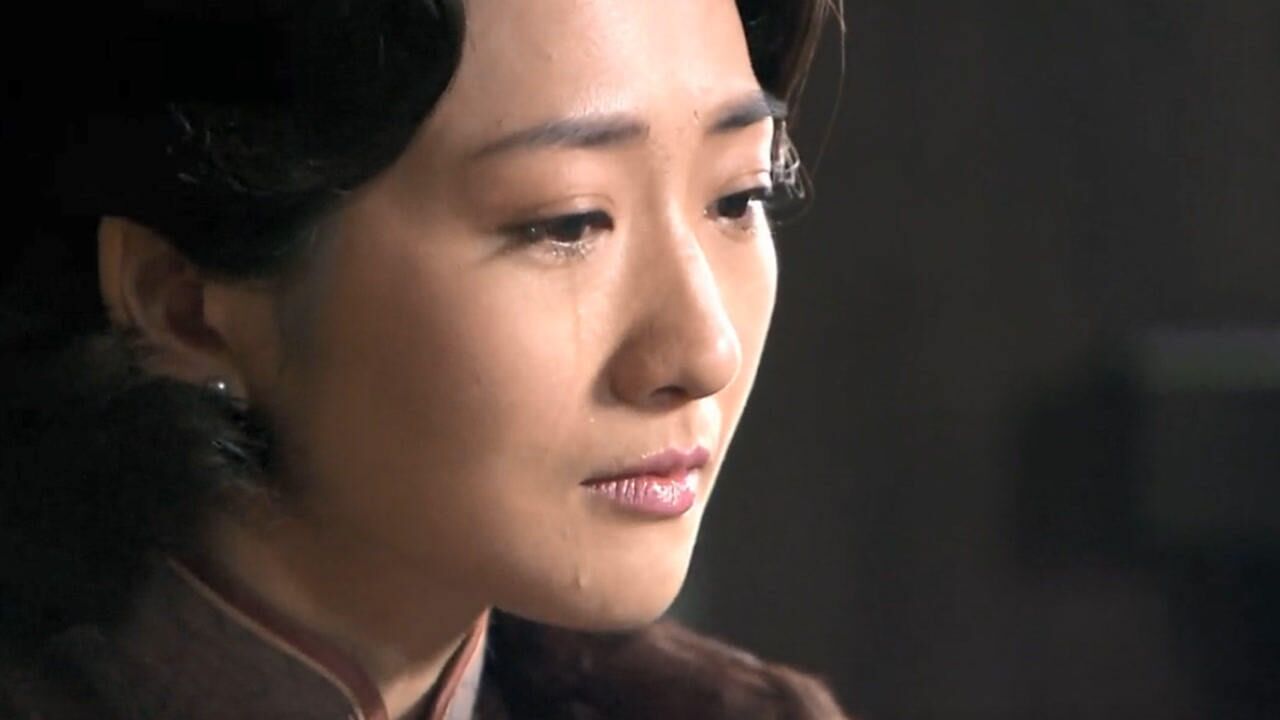《追捕》第22集02:向秀娟看到陈占豪的婚书,感觉自己被欺骗伤心欲绝_高清1080P在线观看平台_腾讯视频