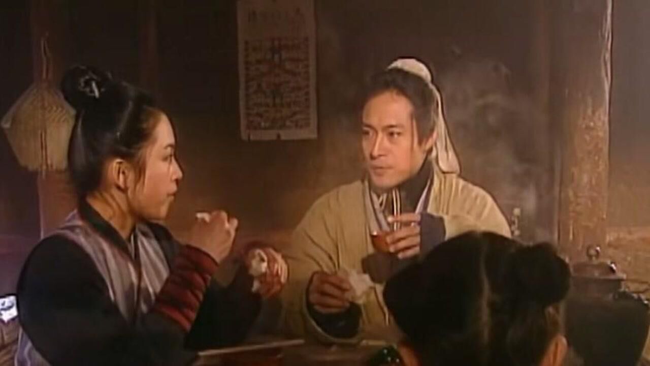 《新龙门客栈》第13集01:邱莫言和周淮安在馒头里发现接头的印章纸,两人大惊_高清1080P在线观看平台_腾讯视频