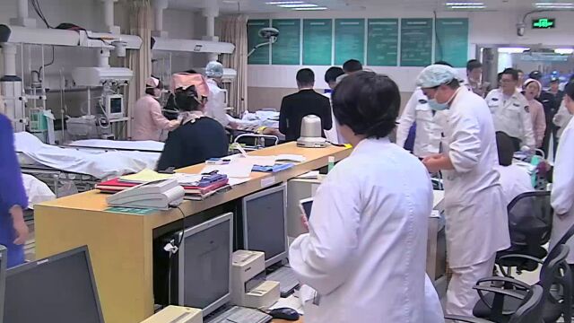 [第11期]多次被撞电瓶车主遭碾轧病危视频素材