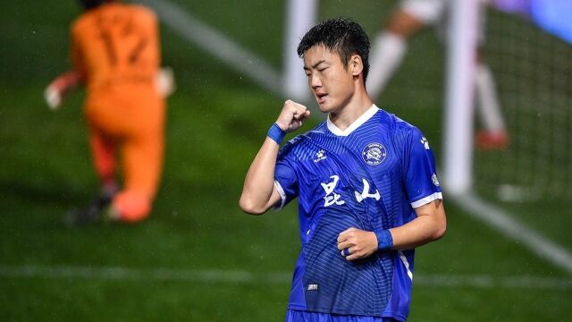 顾文祥长传撕裂对方防线刘宇豪停球射门一气呵成