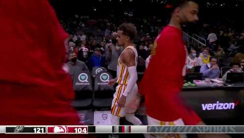 《NBA全场集锦》特雷杨晃的对手摸不到头脑 后撤三分一箭穿心