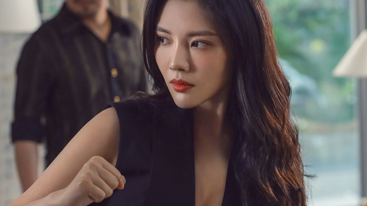 徐冬冬大长腿踢翻黑社会小弟!_腾讯视频