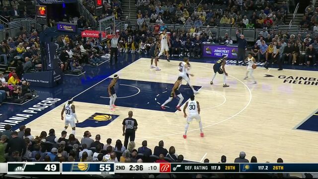 贯穿整条防守！克拉克森强突内线吸引包夹妙传马尔卡宁轻松吃饼暴扣