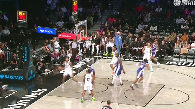 NBA：乌布雷篮下欲起身 遭夏普排球大帽