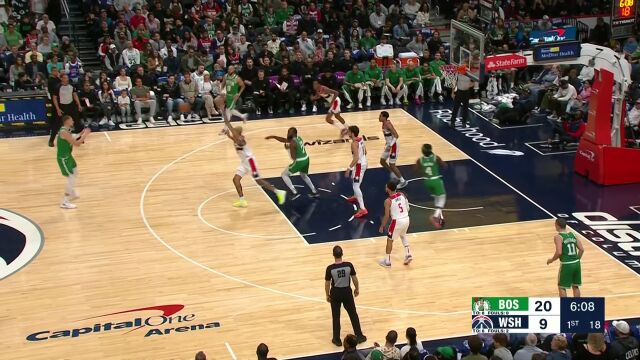 怀特三分线小手一抛送妙传 波神默契配合轻松暴扣