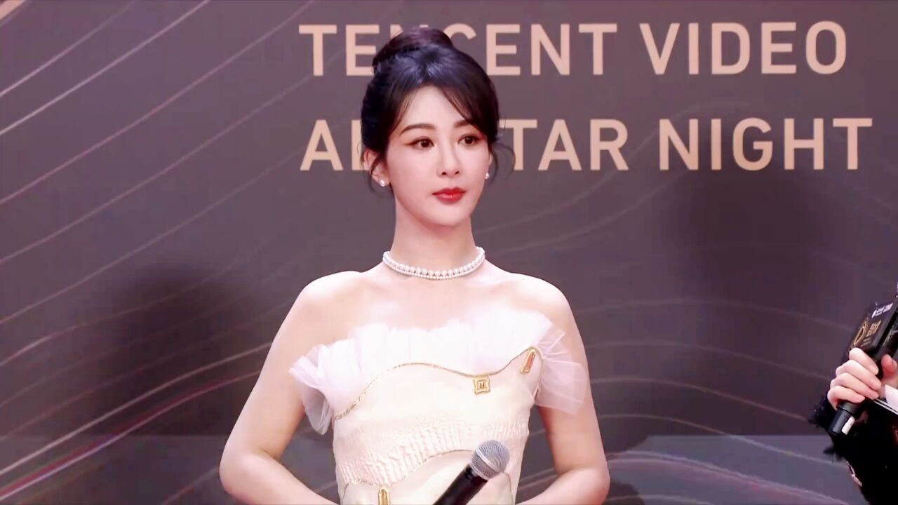 《星光大赏》杨紫白裙造型炸场,一整个美翻了