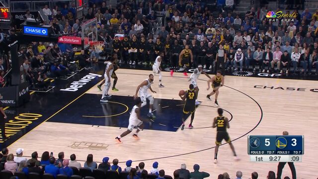 招牌动作先来一个 库里面对康利蜻蜓点水拿下撤步中距离