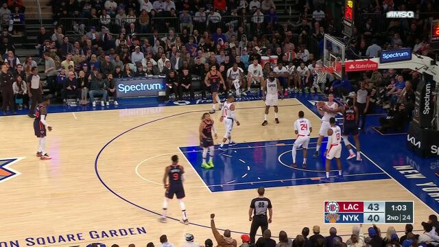 空袭进场势不可挡 罗宾逊大步流星上演双臂补扣