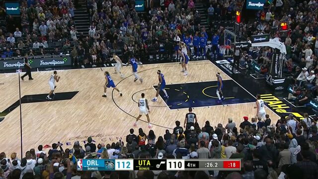 成为球队的英雄！马尔卡宁弧顶三分自信出手稳稳命中帮助球队反超比分