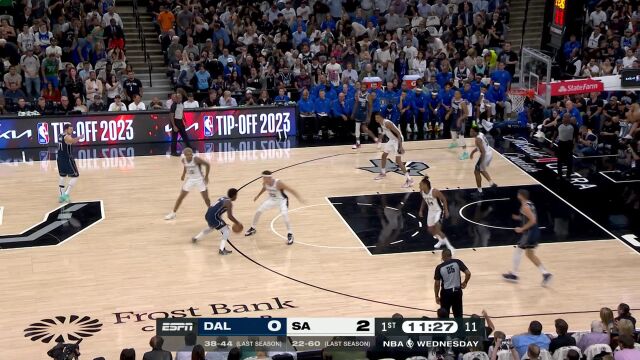 NBA生涯的首次亮相 文班亚马大长臂封盖欧文