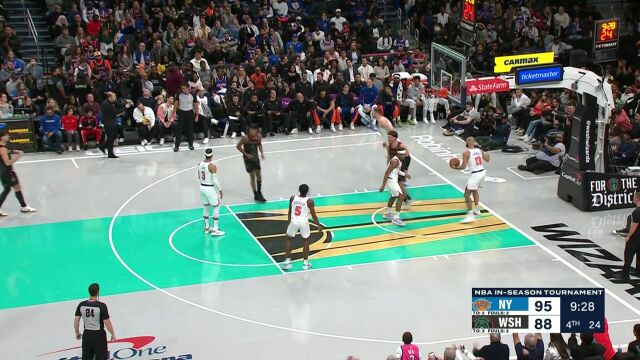 普尔吸引三人包夹 基斯珀特抢下进攻篮板强起打进