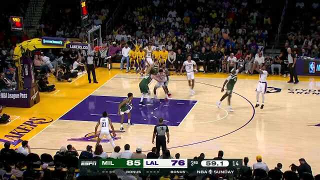 NBA季前赛：雄鹿vs湖人第3节中文解说回放