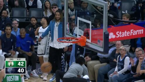 《NBA全场集锦》一招鲜吃遍天！阿尔达马机警背传助攻贝恩后仰中投稳稳命中