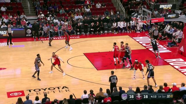 小子你底盘不稳啊 小萨顶翻申京轻松扣进