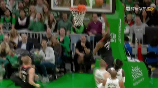 惠特摩尔硬刚布朗打成2+1！全场22分生涯新高