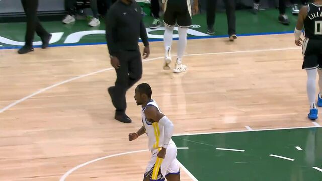 库明加一条龙直杀篮下，雄鹿教练暴怒吼球员！