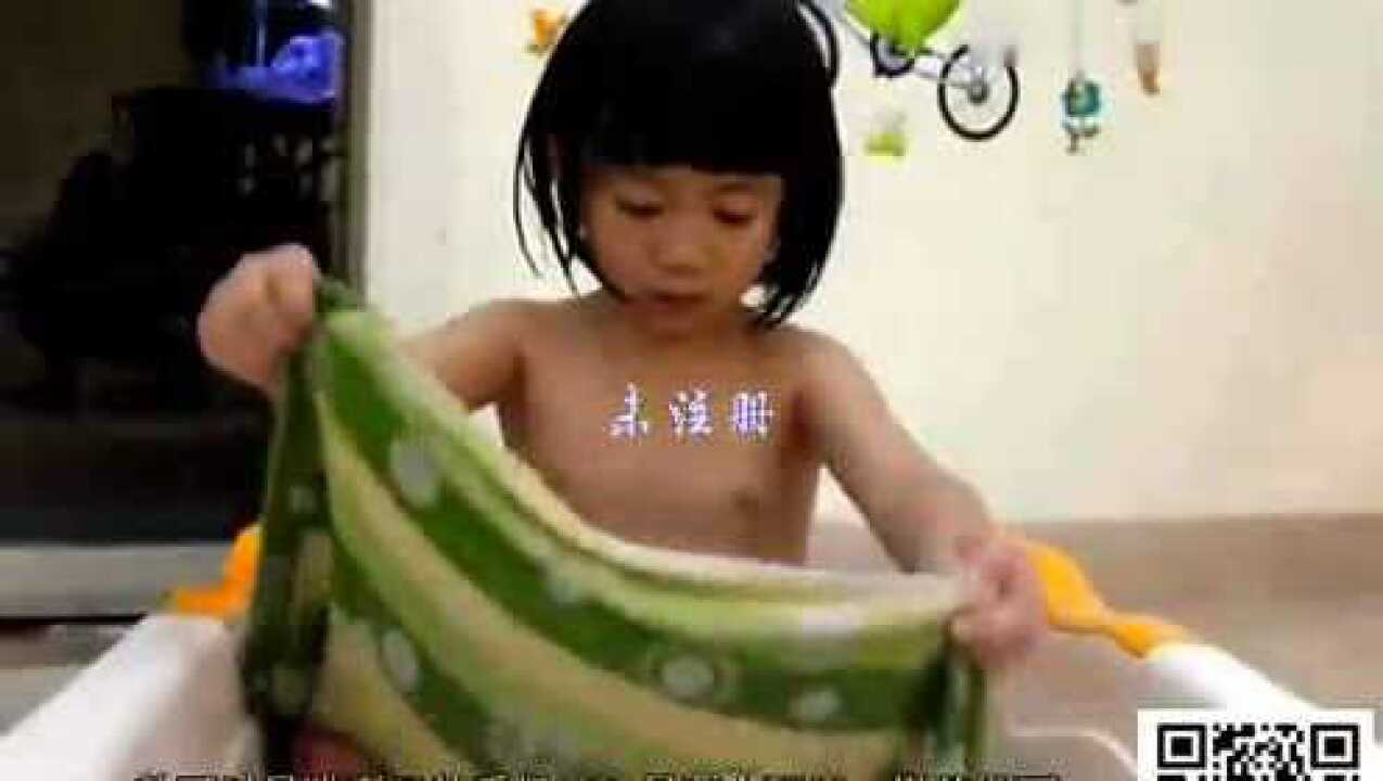 The little girl takes a bath to find her father to get a towel, and the wife is furious, the reason is unknown!