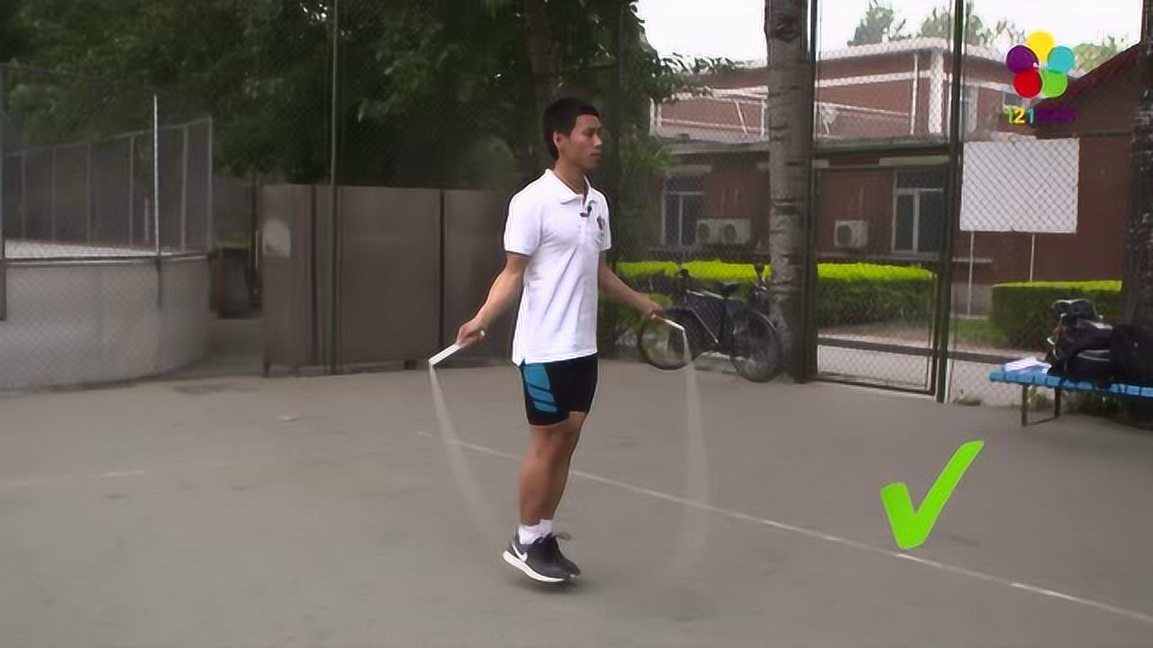 121体育：中考体育一分钟跳绳练习技巧_高清