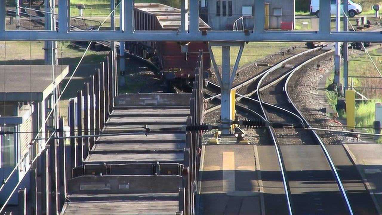 铁路编组站的火车是如何工作的？实拍驼峰溜放过程_高清