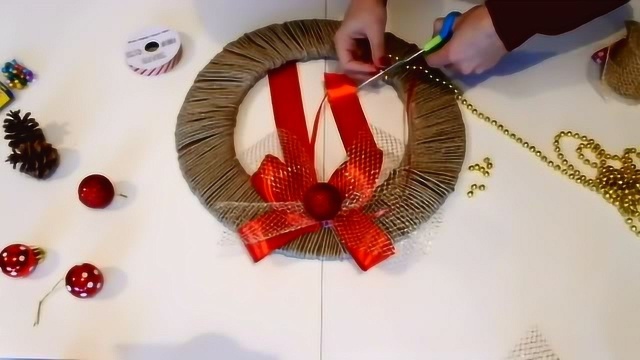 圆片纸箱子,用绳子一绑,做出美美的装饰品