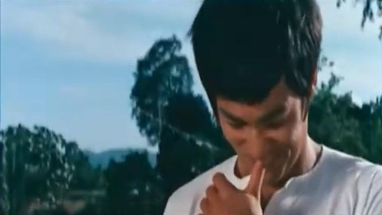 原来李小龙打斗时抹鼻子的标志性动作是因为这个原因_高清1080P在线观看平台_腾讯视频