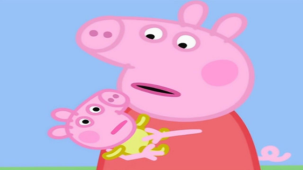 小猪佩奇看自己小时候照片粉红小猪妹喜欢小孩子