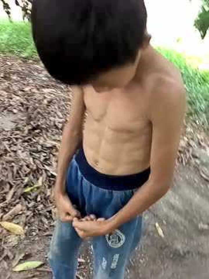 惊掉下巴！小学生挑战肌肉男，太帅了_高清