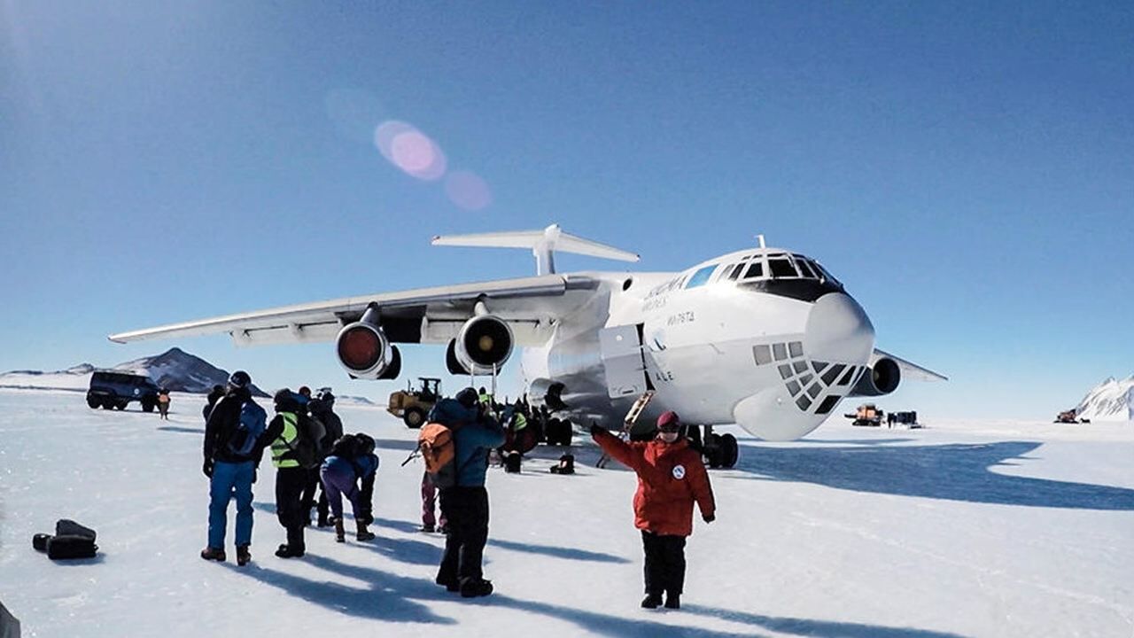 内部简陋噪音巨大坐伊尔76去南极是怎样的体验