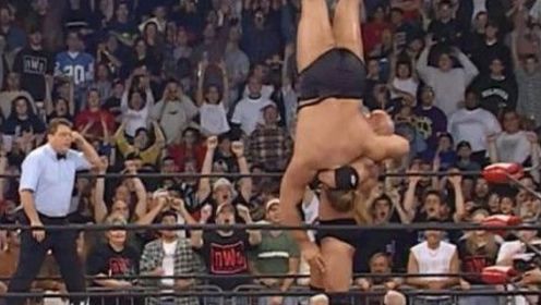 WCW战神高柏一举惊人 大秀哥巅峰体重被轻易翻摔
