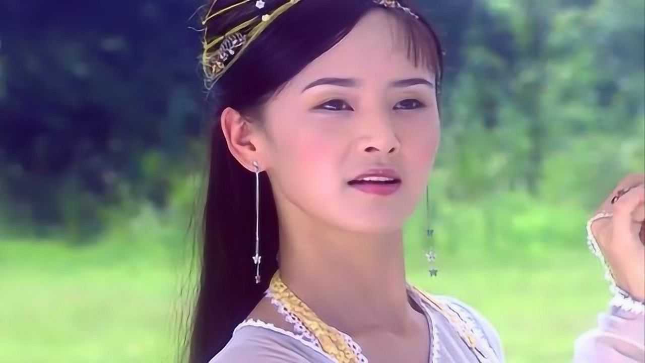 七仙女黄儿下凡天空中下起了花瓣雨画面美的让人心动